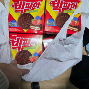 크라운 빅파이 딸기맛 324g 팔아요