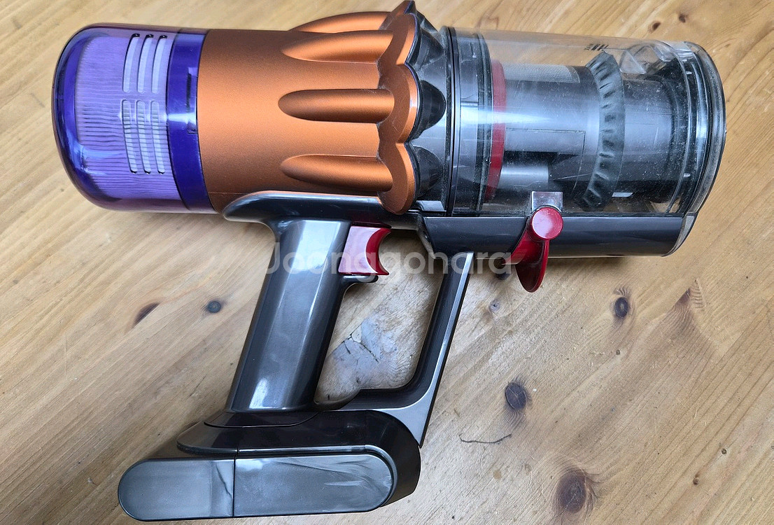 디지털슬림 다이슨 무선 청소기 본체와 헤드 SV18--2