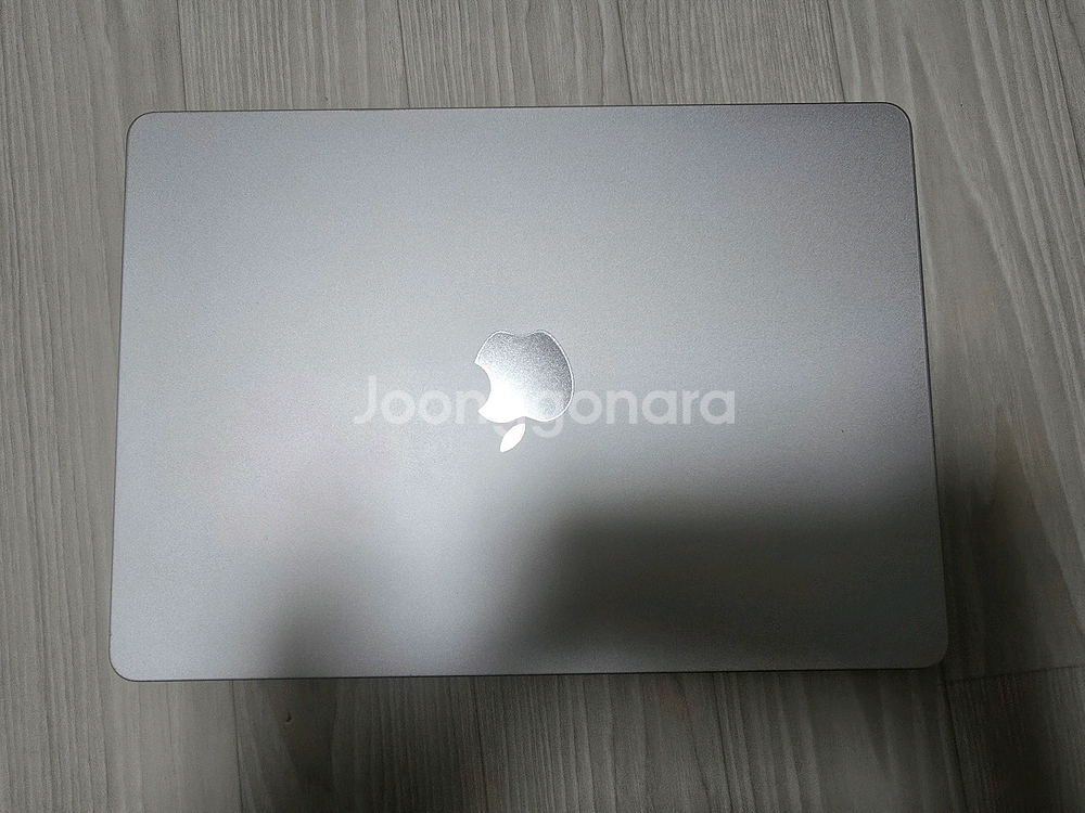맥북 에어 M2 13인치 256gb 8gb 스타라이트--1
