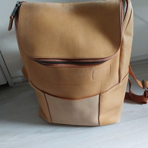 투미 통가죽 레더 백팩