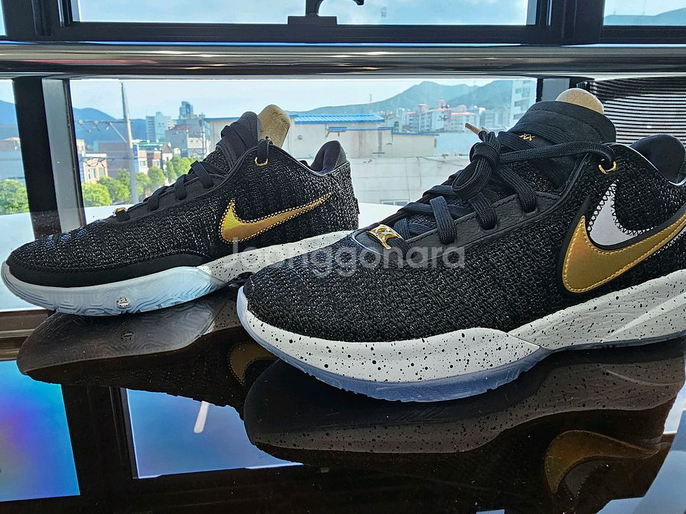 [새상품] 르브론20 발볼일반 블랙 골드 농구화--3