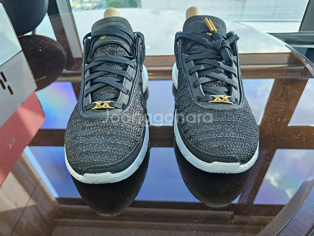 [새상품] 르브론20 발볼일반 블랙 골드 농구화--4