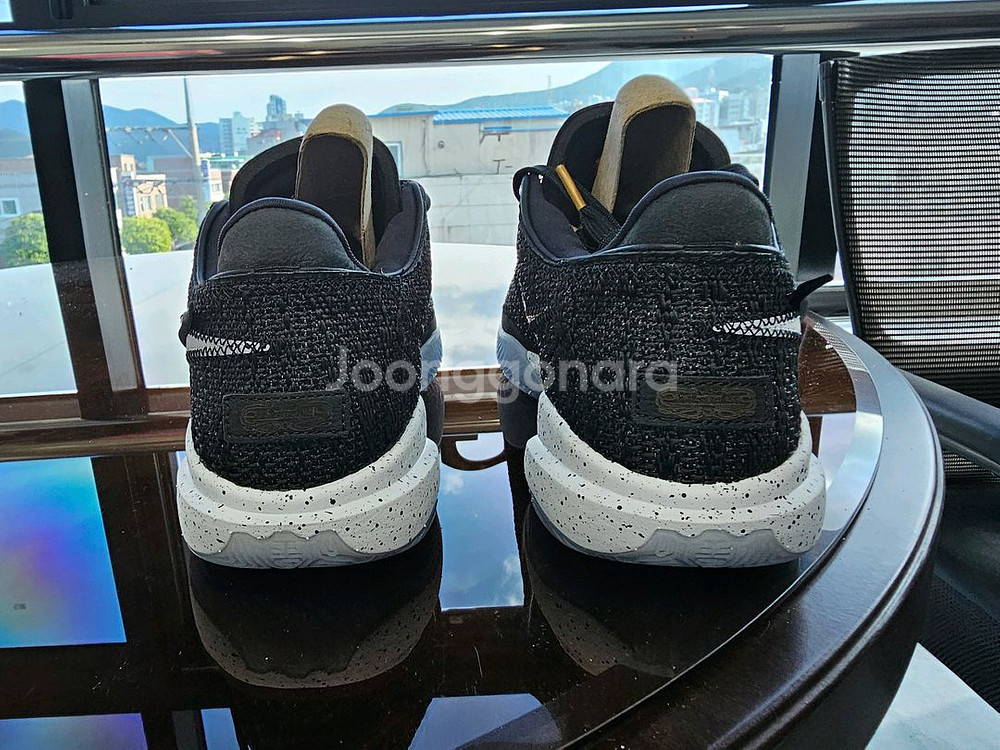 [새상품] 르브론20 발볼일반 블랙 골드 농구화--5