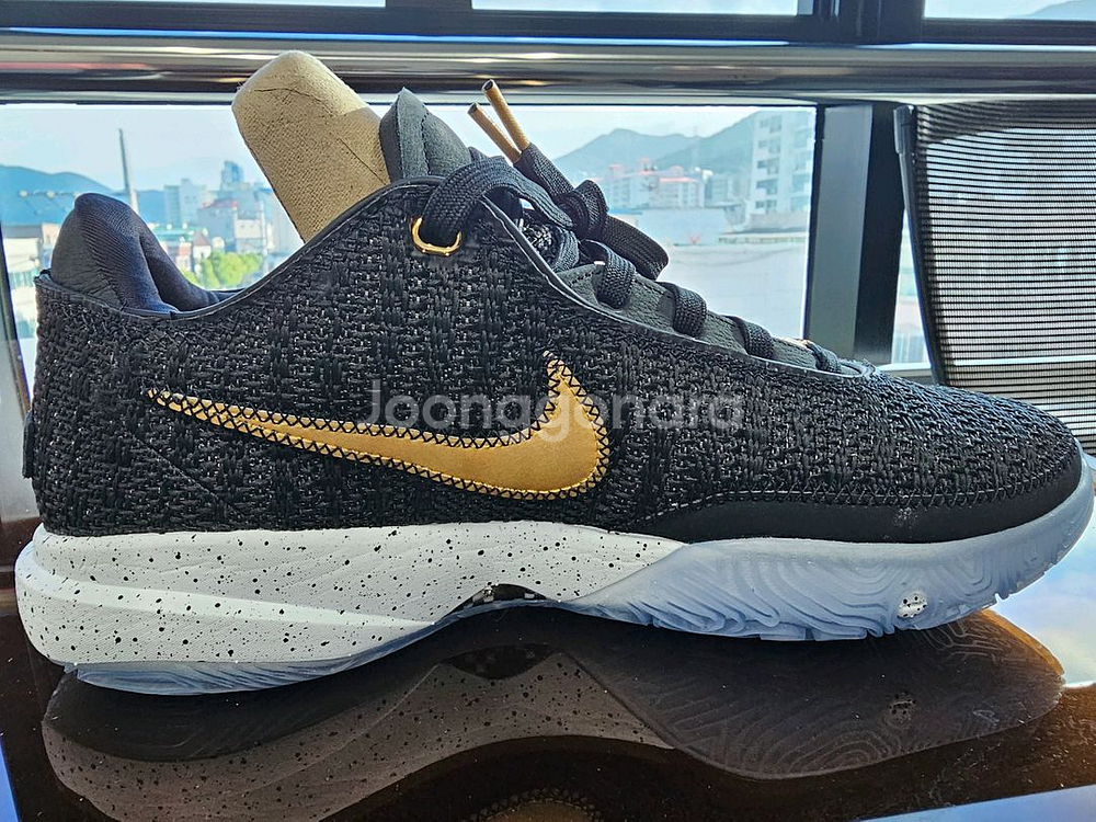 [새상품] 르브론20 발볼일반 블랙 골드 농구화--1