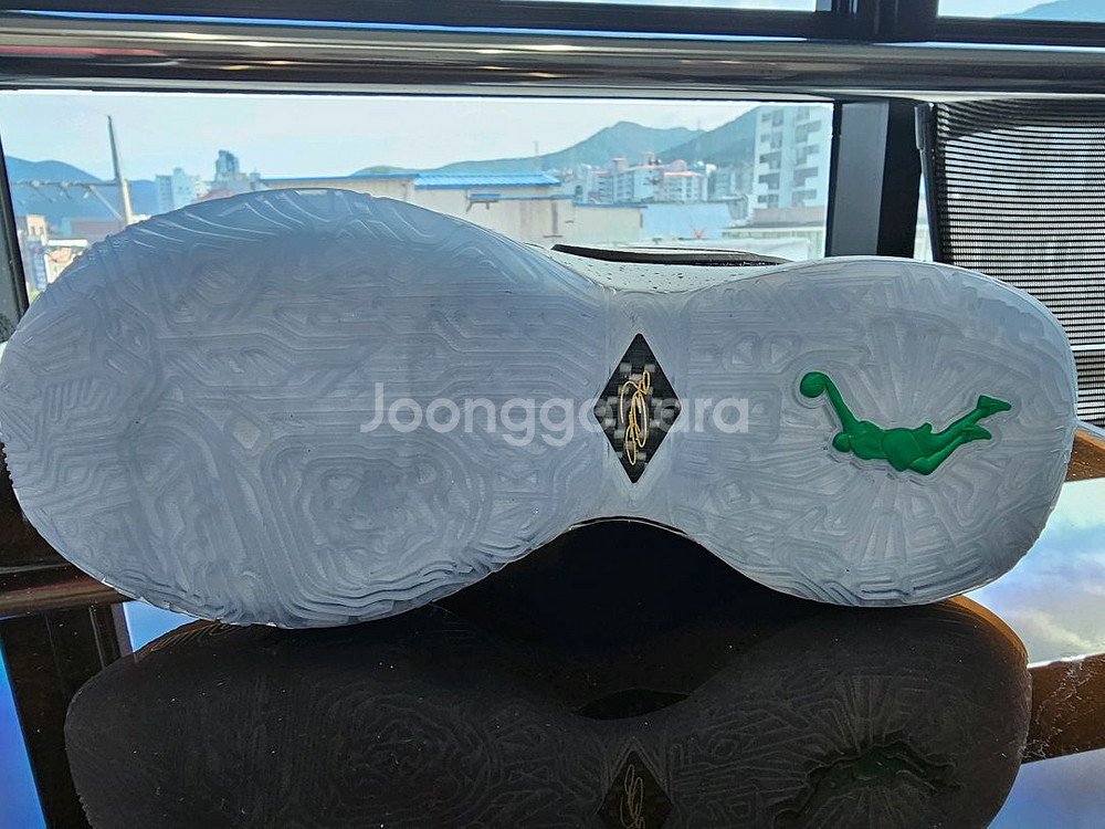 [새상품] 르브론20 발볼일반 블랙 골드 농구화--6