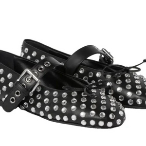 미우미우 스터드 장식 메리제인 플랫슈즈