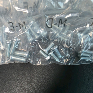 tv부품 볼트나사 7줄 네고없이 2만원에 팝니다~