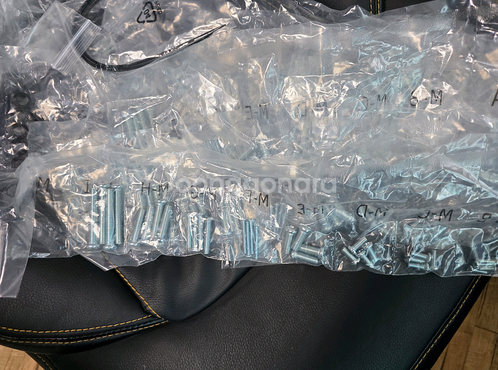 tv부품 볼트나사 7줄 네고없이 2만원에 팝니다~--3