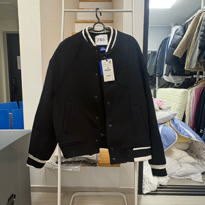 자라x아더에러 봄버(2048/738/800) M-L 사이즈 65.9