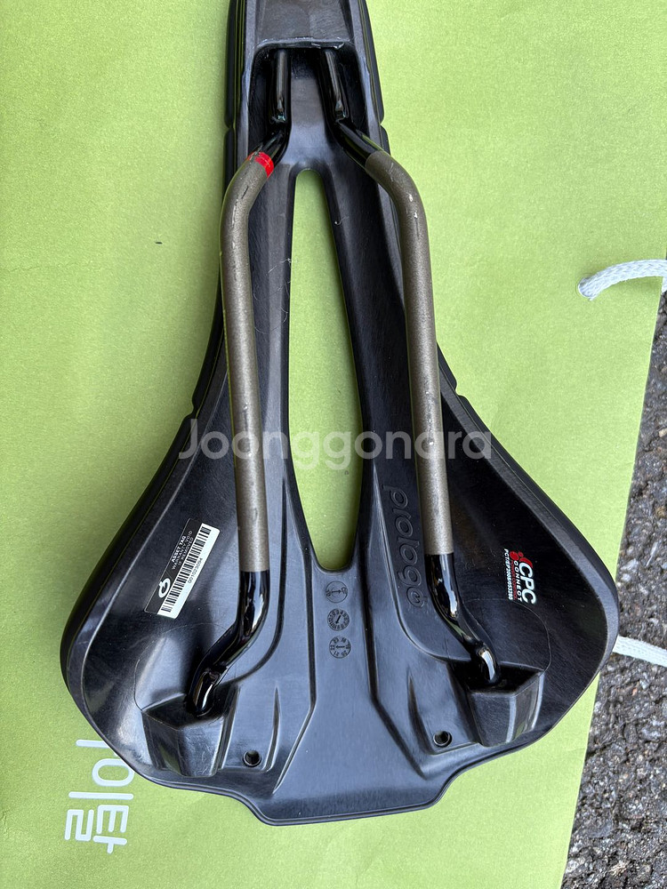 프롤로고 스크래치 m5 안장 판매합니다.--1