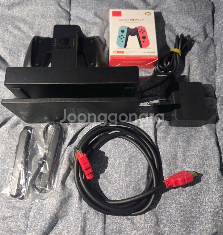 닌텐도 스위치 본체 + 게임칩, Joy-Con 그립톡 등 구성품 전체포함--2