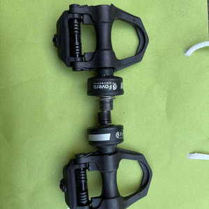 아씨오마 파워미터 듀오 페달 팝니다.