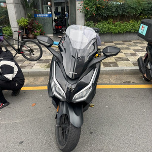 혼다 포르자 350 23년식 팔아요!!