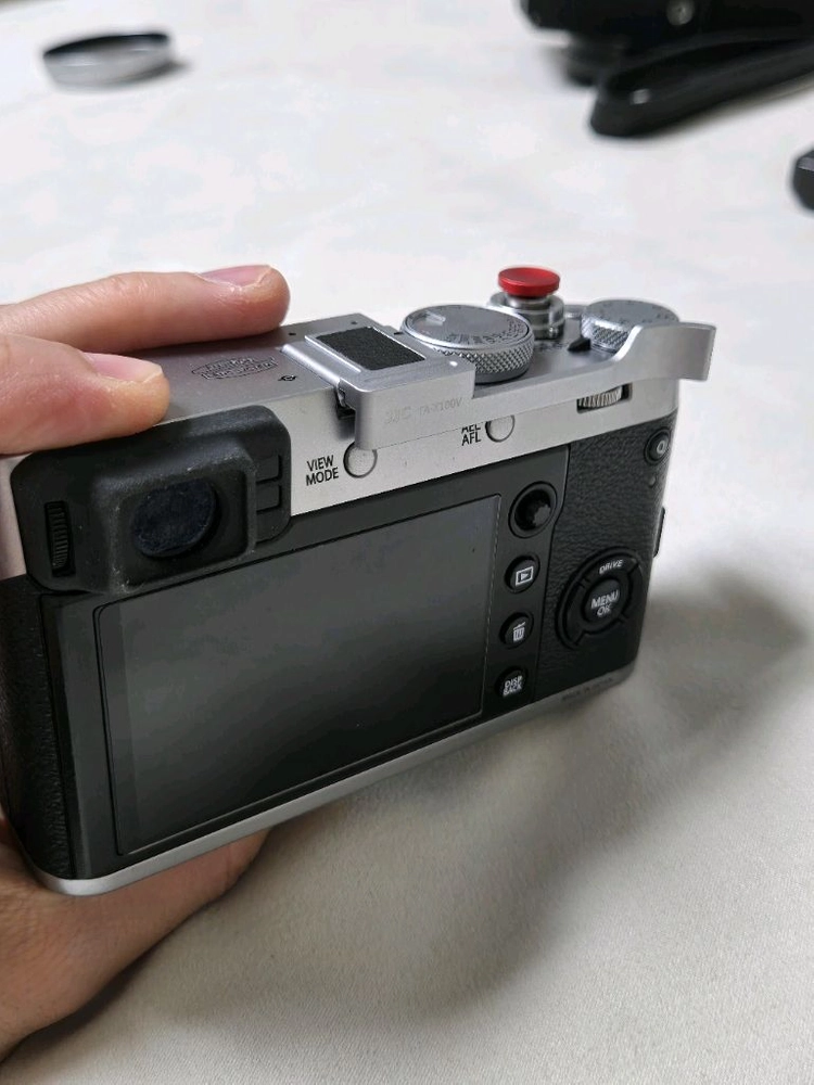 후지필름 X100F 디지털 카메라 이미지