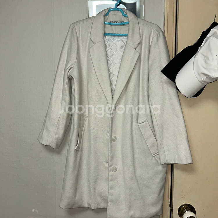 아이보리 화이트 누빔 두께감있는 롱 코트 2만원에 가져가실분??!! 66정도--0