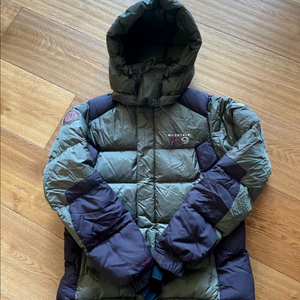 마운틴 하드웨어 구스 파카 .