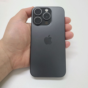 아이폰 15프로 128기가 블랙티타늄 팝니다.