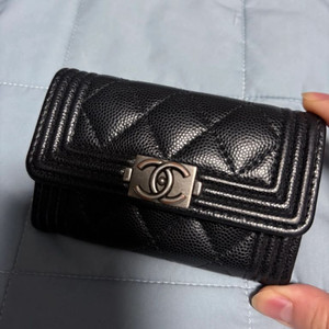 샤넬 보이 카드지갑 은장