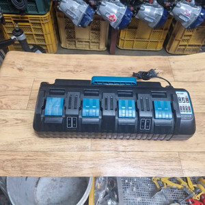 마끼다4구충전기 마끼다충전기 마끼다고속충전기