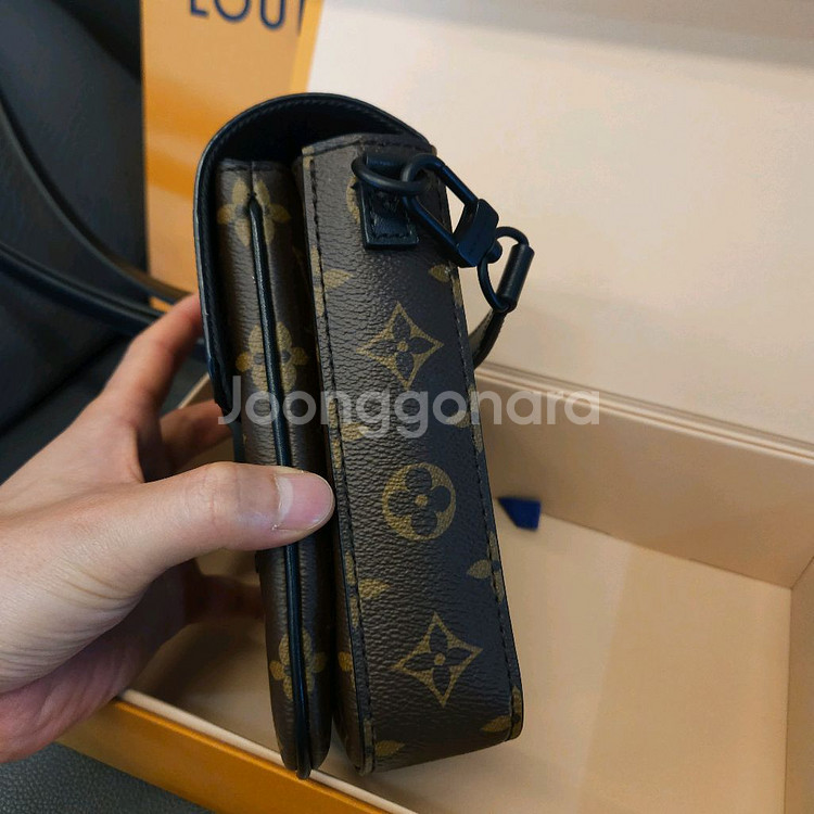 루이비통가방 s락 클러치 크로스백 웨어러블 월릿--1