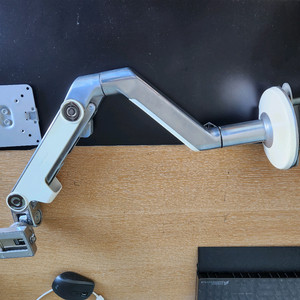 휴먼스케일 M8 모니터암