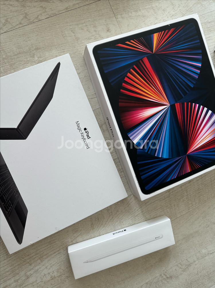 아이패드 프로 12.9형과 애플펜슬 2세대, 매직 키보드 함께 판매합니다--0