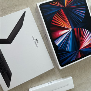 아이패드 프로 12.9형과 애플펜슬 2세대, 매직 키보드 함께 판매합니다