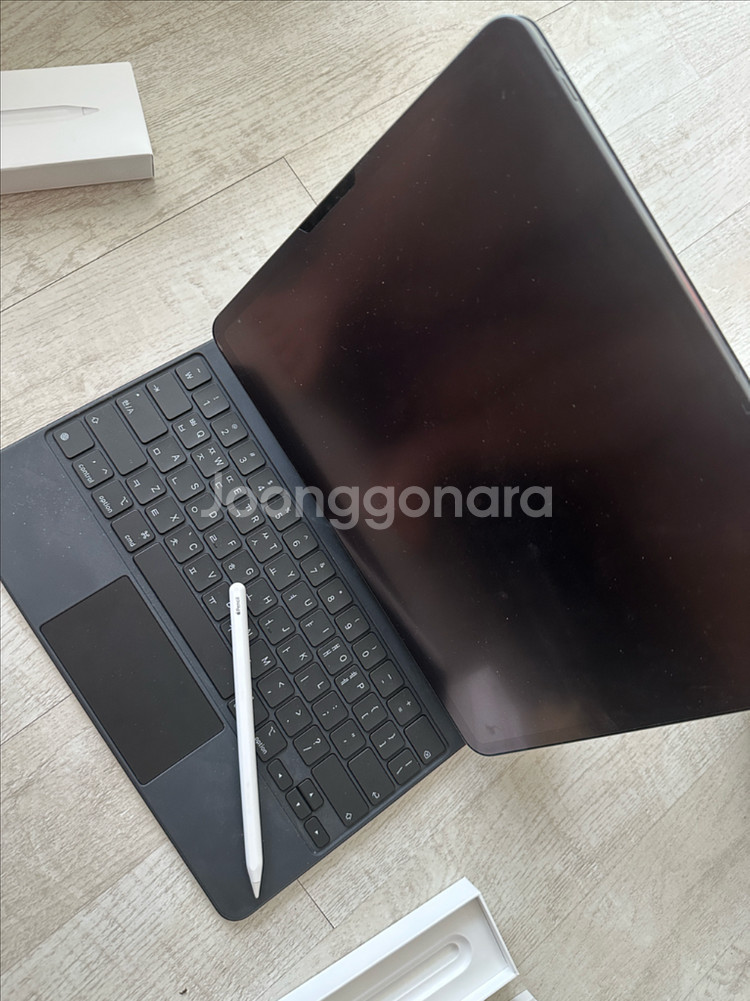 아이패드 프로 12.9형과 애플펜슬 2세대, 매직 키보드 함께 판매합니다--1