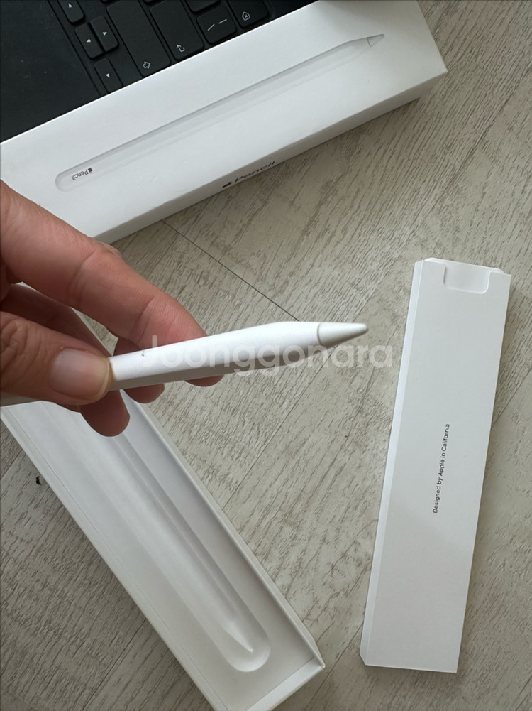 아이패드 프로 12.9형과 애플펜슬 2세대, 매직 키보드 함께 판매합니다--3