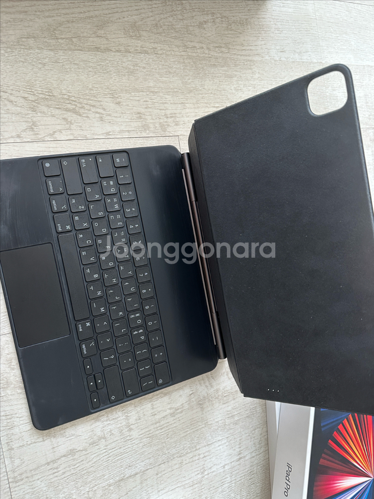 아이패드 프로 12.9형과 애플펜슬 2세대, 매직 키보드 함께 판매합니다--4