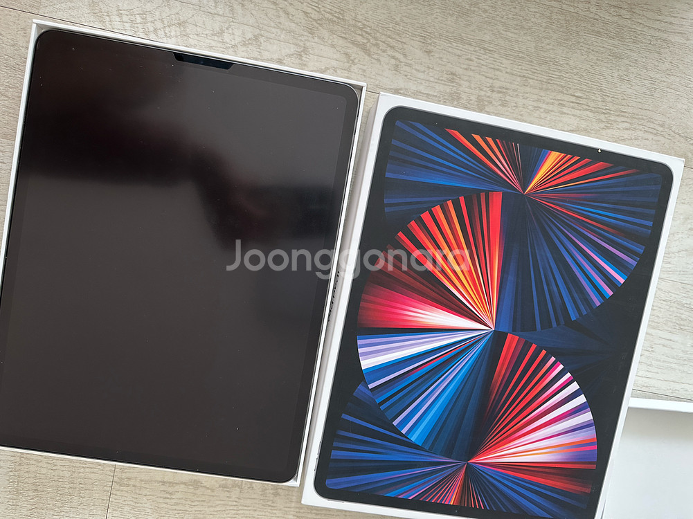 아이패드 프로 12.9형과 애플펜슬 2세대, 매직 키보드 함께 판매합니다--5