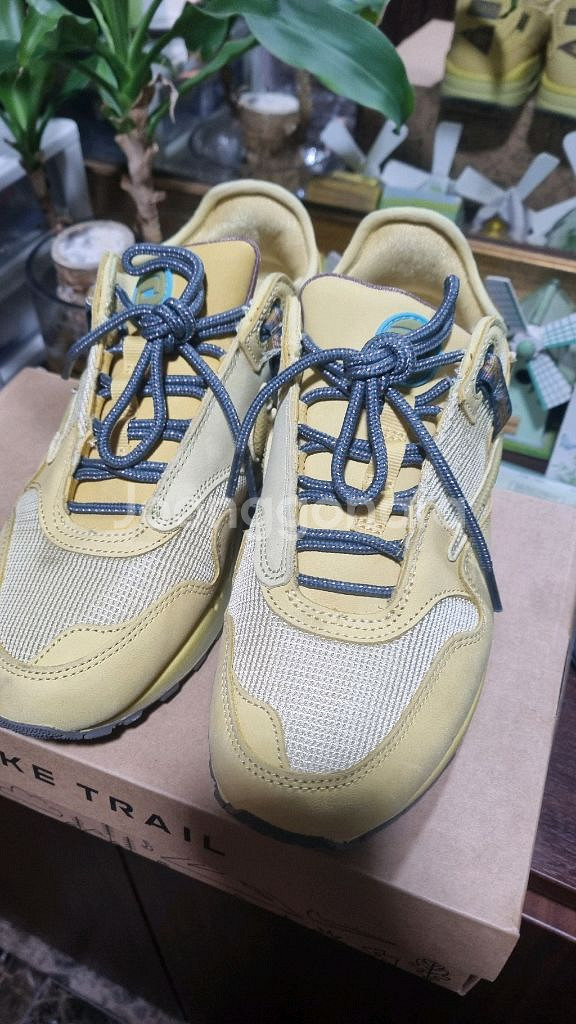 나이키 스캇 캑터스 골드 판매합니다.--0