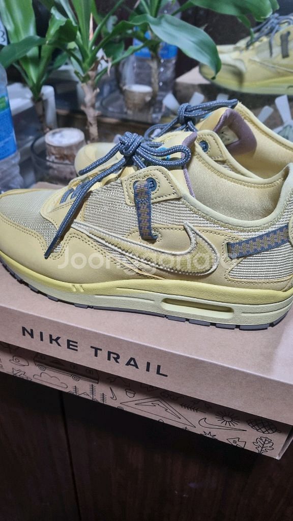 나이키 스캇 캑터스 골드 판매합니다.--4