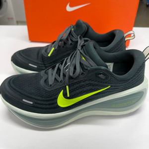 나이키 보메로 플러스 265mm