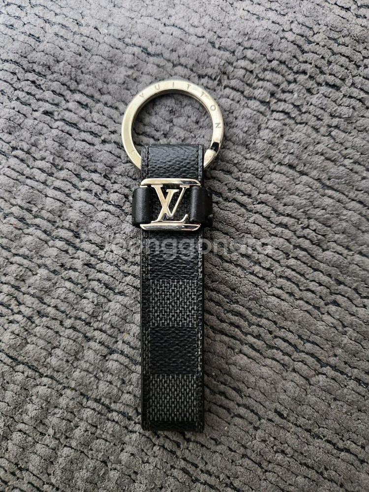 루이비통 마카사르 키링--0
