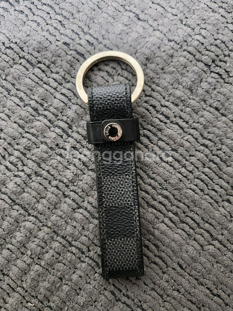 루이비통 마카사르 키링--1