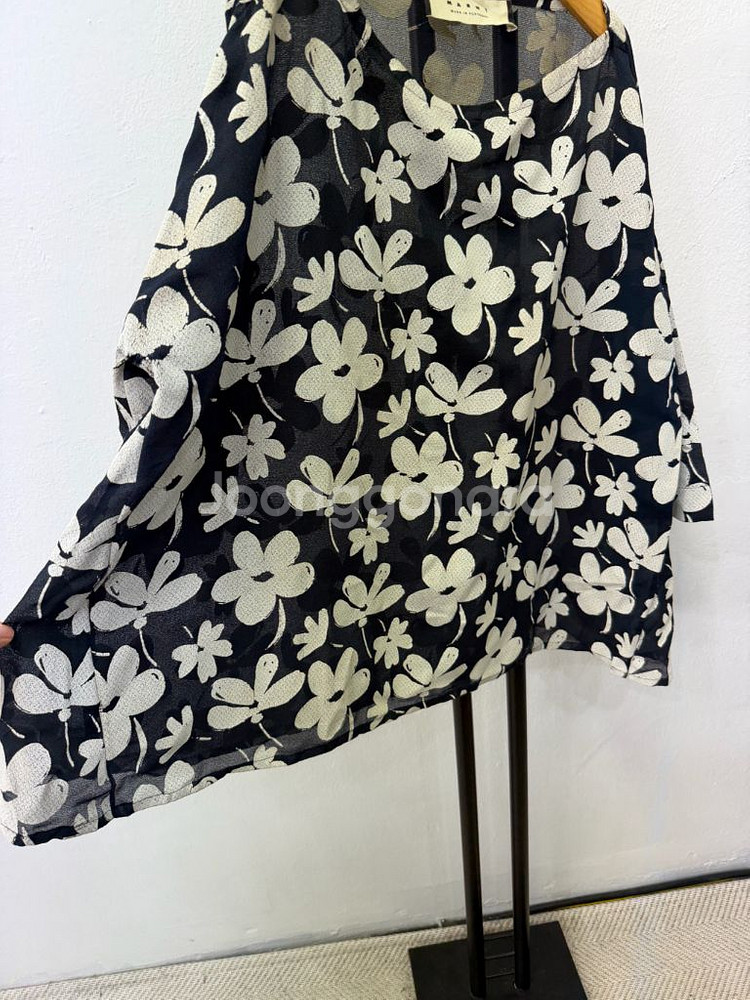 정품) 마르니 오버핏 플라워 프린트 블랙 블라우스 40--2