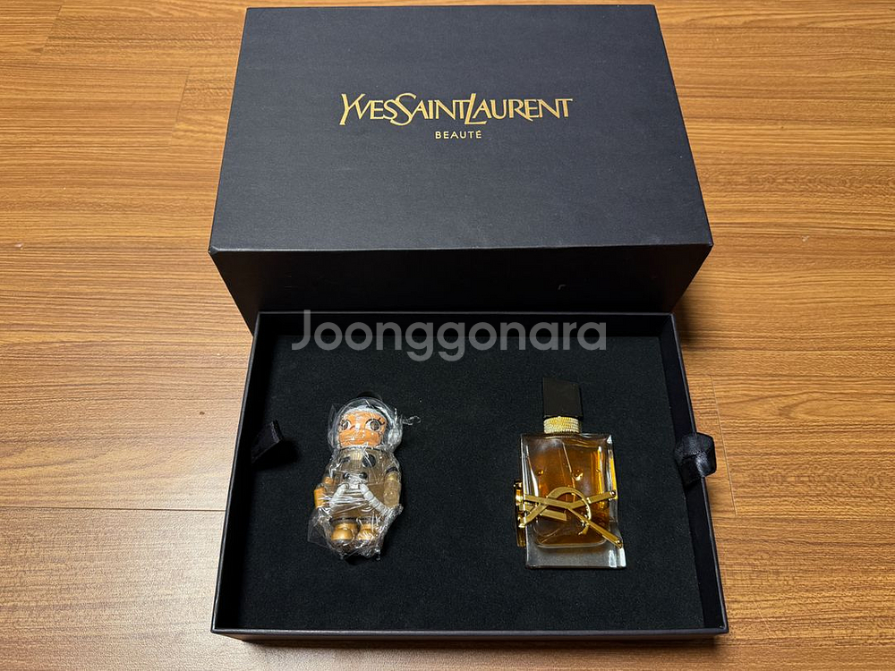 입셍로랑 x몰리 molly 향수 세트 팝니다--0