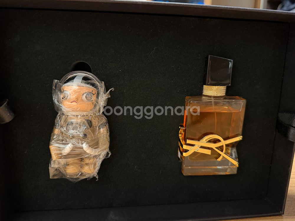 입셍로랑 x몰리 molly 향수 세트 팝니다--1