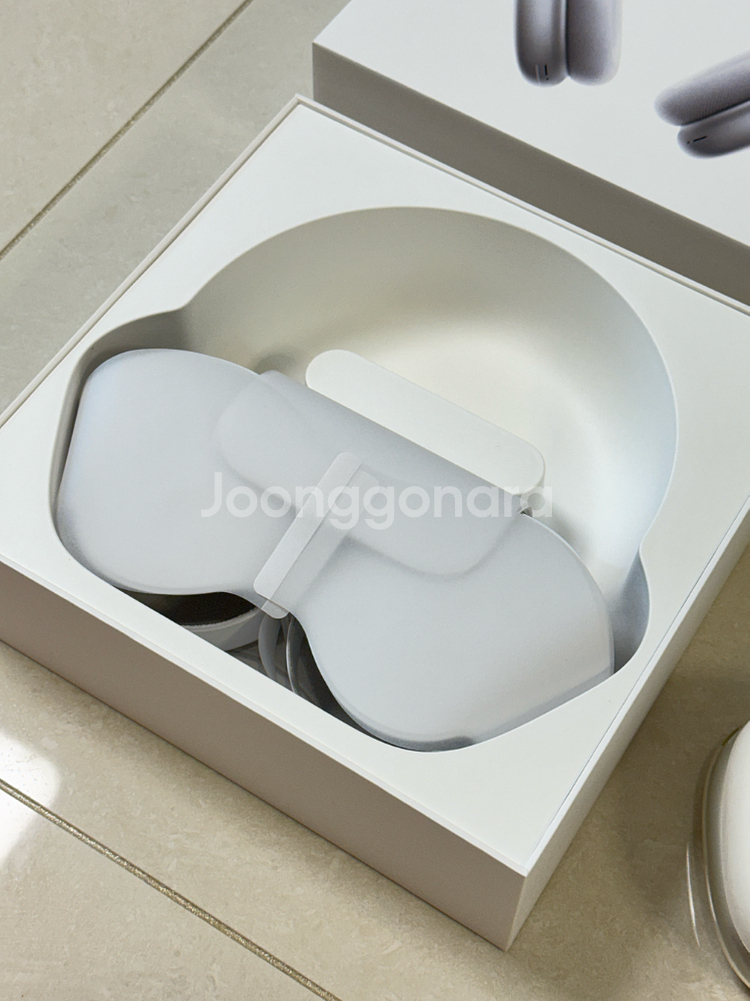 에어팟맥스 (8pin) 실버 S급상품(+거치대,투명케이스포함)--4