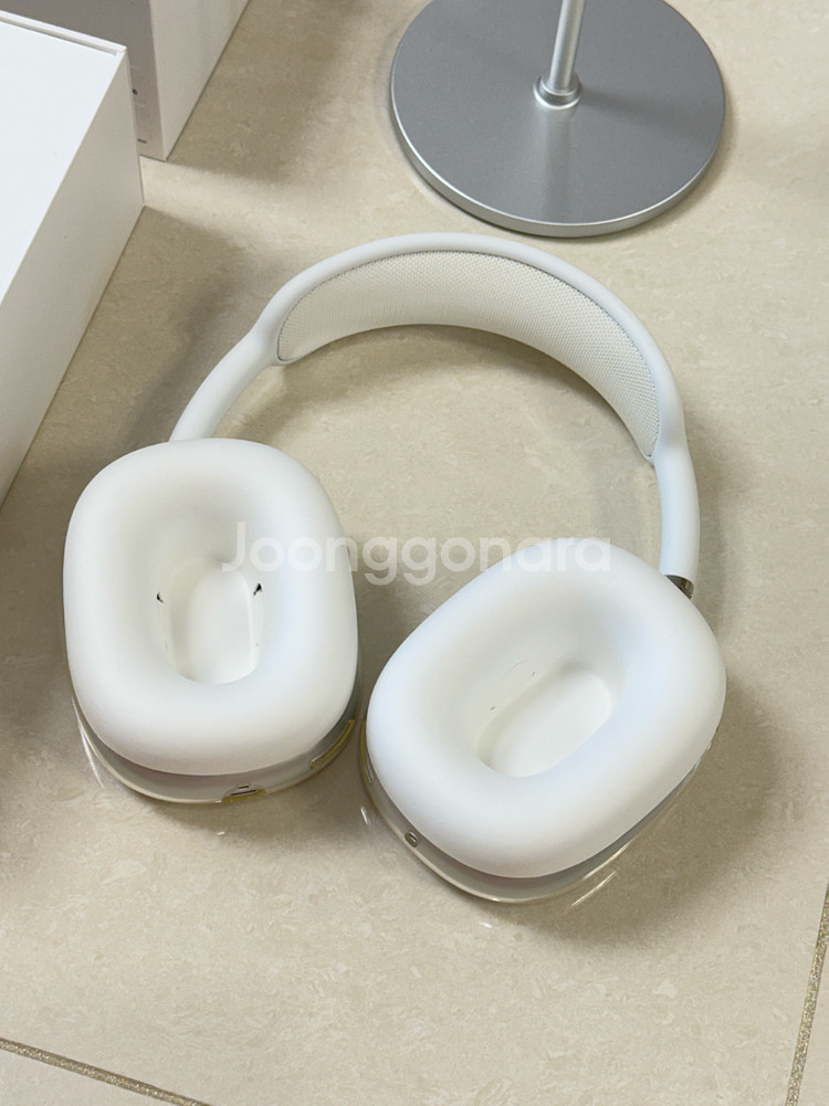 에어팟맥스 (8pin) 실버 S급상품(+거치대,투명케이스포함)--5