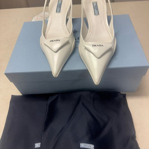 프라다 브러시드 가죽 슬링백 힐 36.5정품