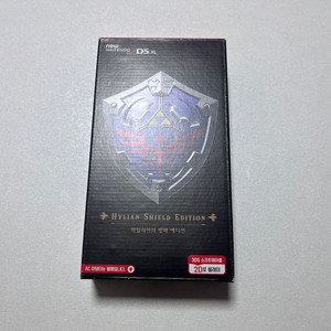 [미사용] 뉴 닌텐도 2ds xl - 하일리아 방패 에디션 + 젤다의전설 1 2 + 포켓몬 뱅크 + 시간의 오카리나