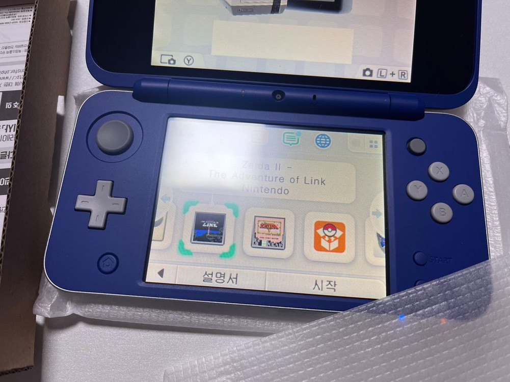 [미사용] 뉴 닌텐도 2ds xl - 하일리아 방패 에디션 + 젤다의전설 1 2 + 포켓몬 뱅크 + 시간의 오카리나 이미지
