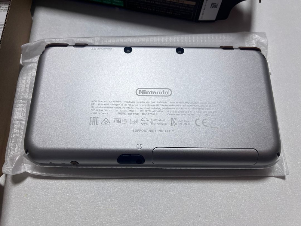 [미사용] 뉴 닌텐도 2ds xl - 하일리아 방패 에디션 + 젤다의전설 1 2 + 포켓몬 뱅크 + 시간의 오카리나 이미지