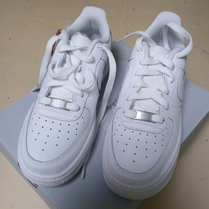 새상품 나이키 에어포스1 운동화 230사이즈