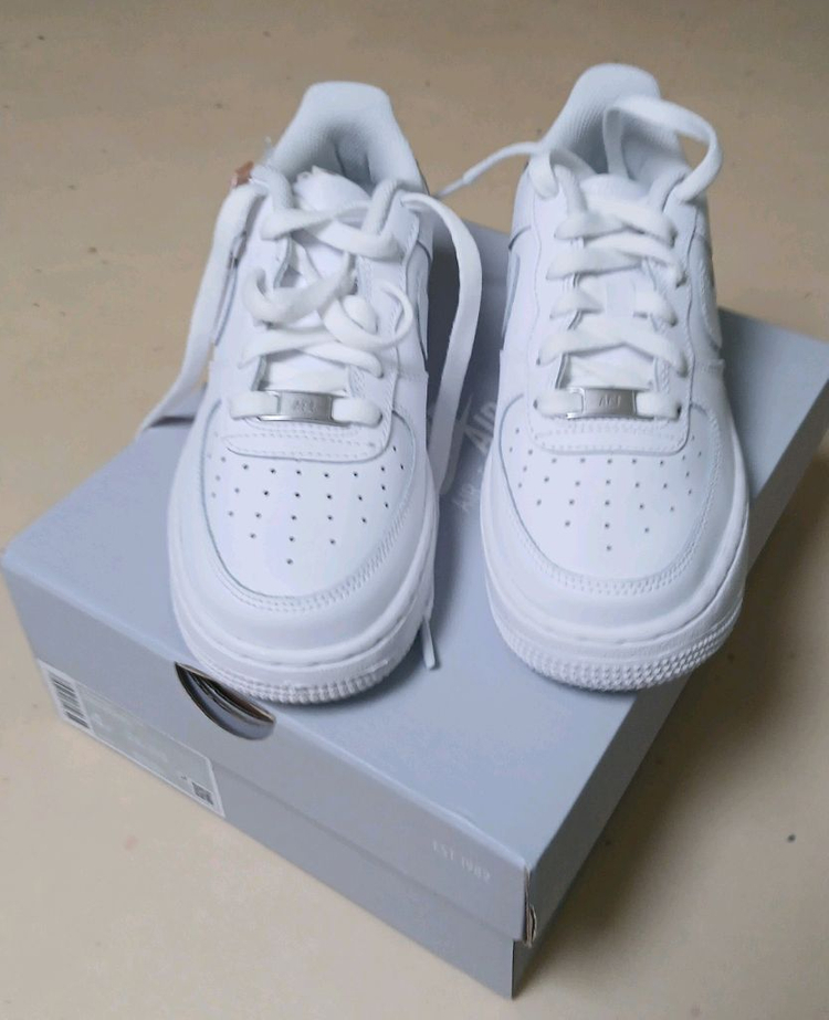 새상품 나이키 에어포스1 운동화 230사이즈--2