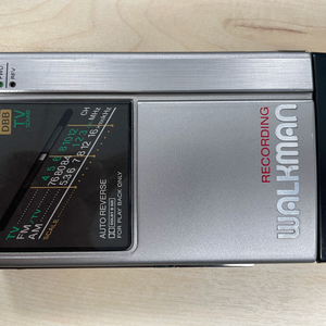 소니 워크맨 WM-F404 카세트 워크맨 판매 합니다.