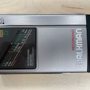 소니 워크맨 WM-F404 카세트 워크맨 판매 합니다.