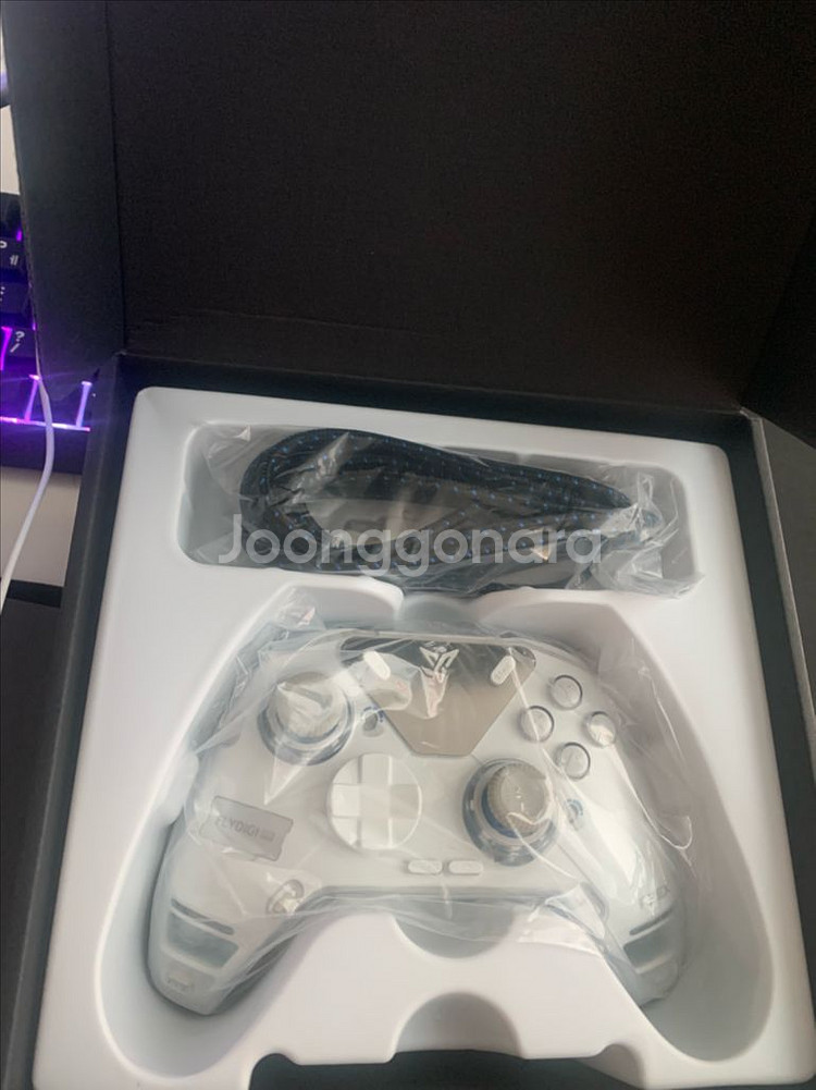 플라이디지 APEX4 게이밍 컨트롤러--0